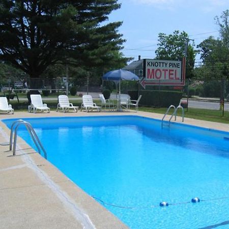 Knotty Pine Motel ソールズベリー エクステリア 写真
