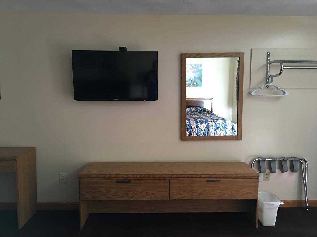 Knotty Pine Motel ソールズベリー エクステリア 写真
